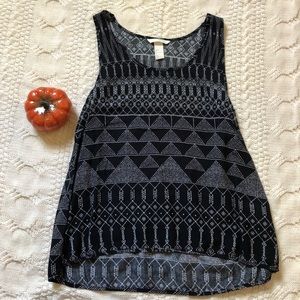 NWOT! H&M Black & White Aztec Tank Top🖤